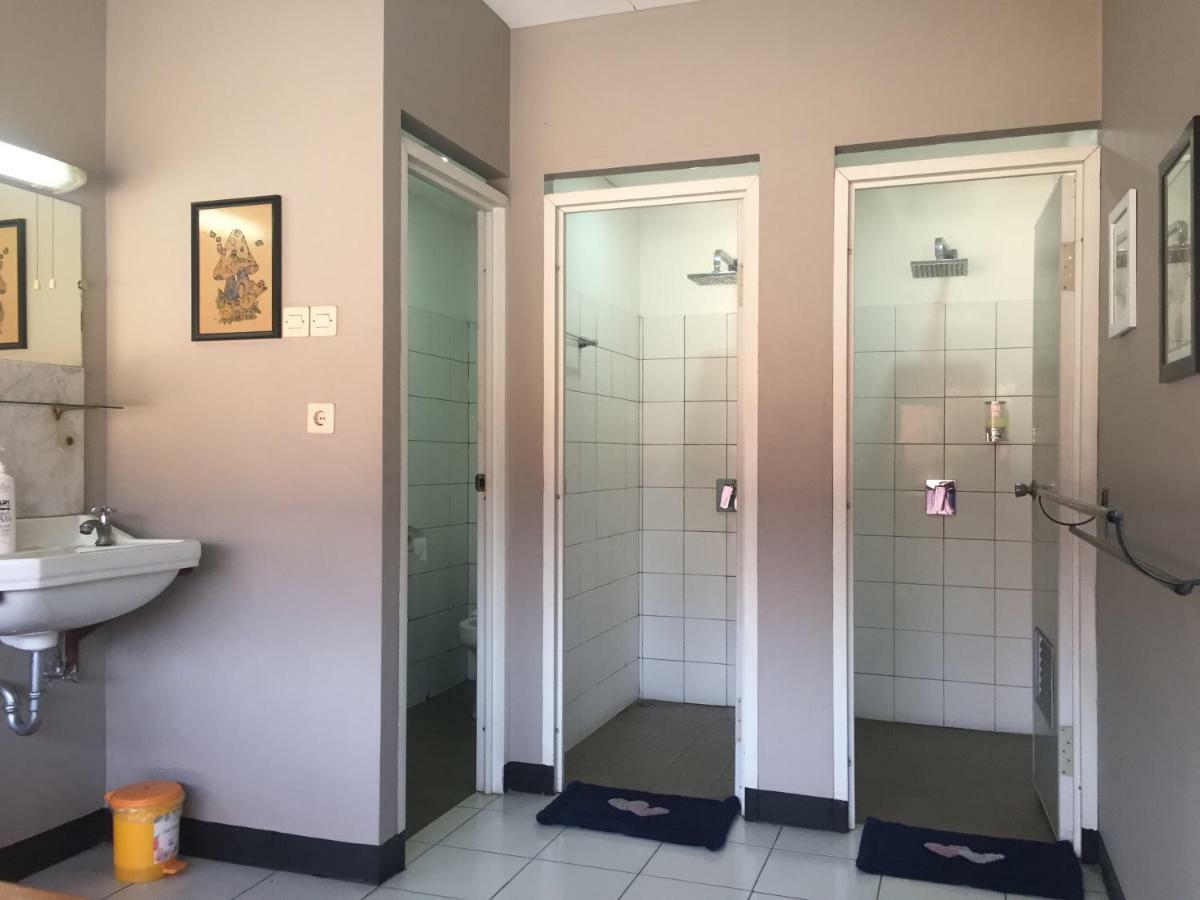 De Riau Guesthouse Бандунг Екстер'єр фото